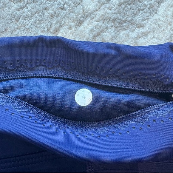 Lululemon Navy Cropped Leggings – High-Rise, Sweat-Wicking Comfort 19” inseam - Picture 4 of 5